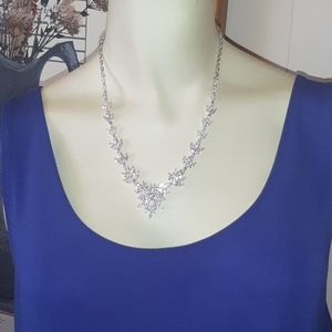 SPARKLY 18 INCHES LEAVES CZ NECKLACE